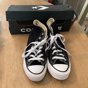 Unisex Converse AllStar Tennis Shoes.3.5 or 5.5.